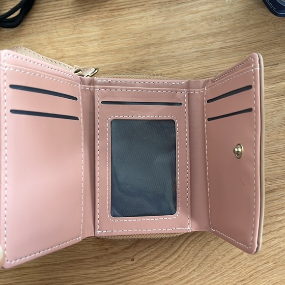 Fashion Classic (Korea) Wallet - Picture 2 of 4